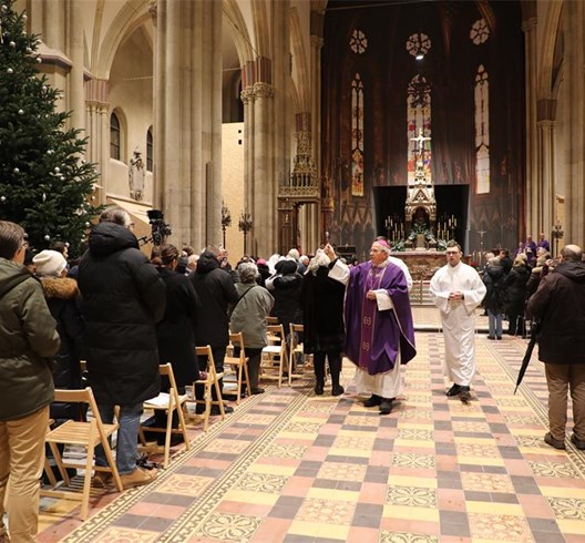​Biskup Gorski predvodio misu zornicu i blagoslov Zagrebačke katedrale